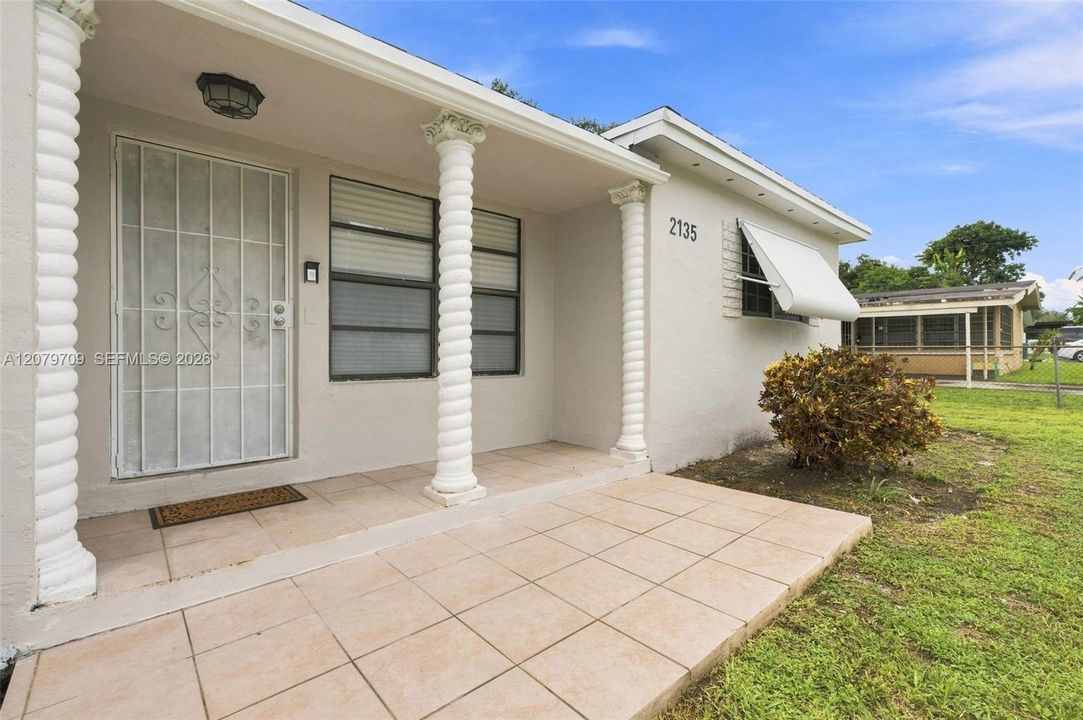 En Venta: $425,000 (3 camas, 2 baños, 1170 Pies cuadrados)