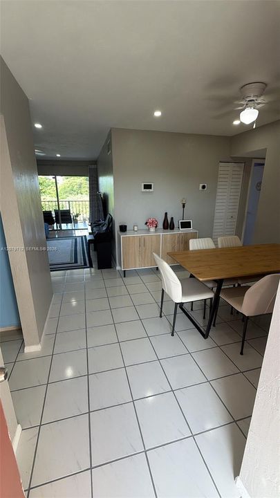 В аренду: $2,200 (2 спален, 2 ванн, 999 Квадратных фут)