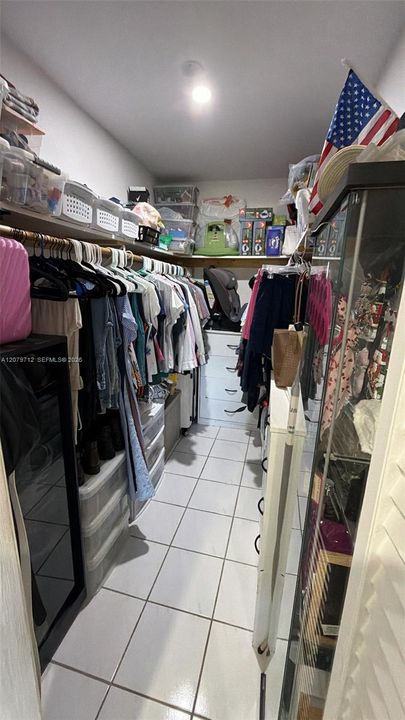 В аренду: $2,200 (2 спален, 2 ванн, 999 Квадратных фут)