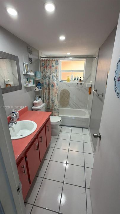 В аренду: $2,200 (2 спален, 2 ванн, 999 Квадратных фут)