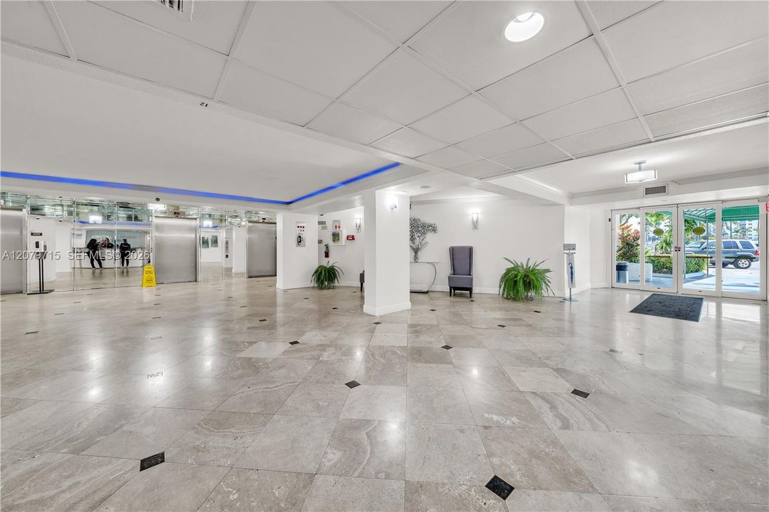На продажу: $238,850 (1 спален, 1 ванн, 1075 Квадратных фут)