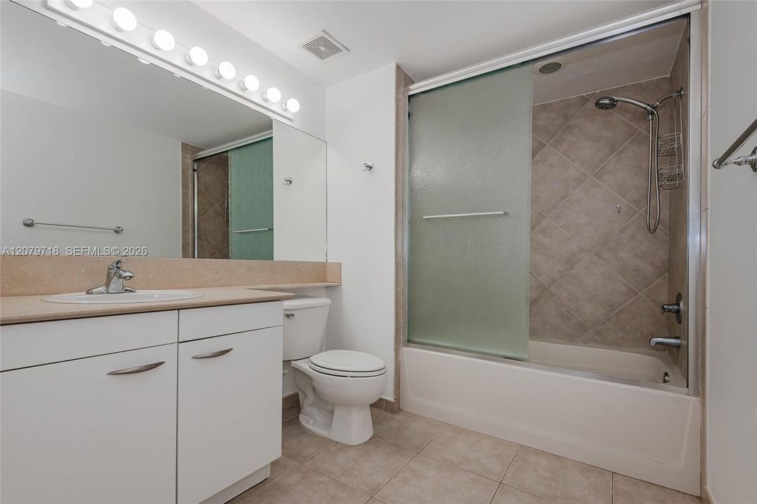 В аренду: $4,500 (2 спален, 2 ванн, 1200 Квадратных фут)