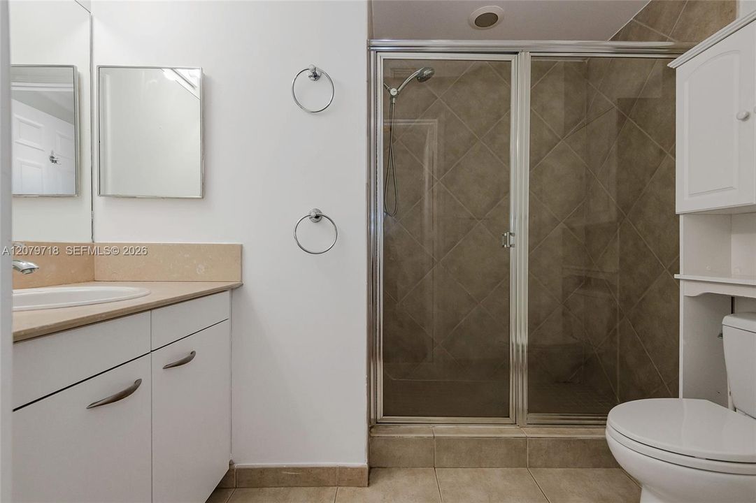 В аренду: $4,500 (2 спален, 2 ванн, 1200 Квадратных фут)