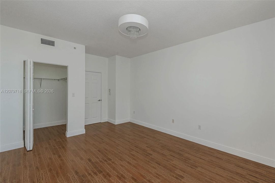 В аренду: $4,500 (2 спален, 2 ванн, 1200 Квадратных фут)