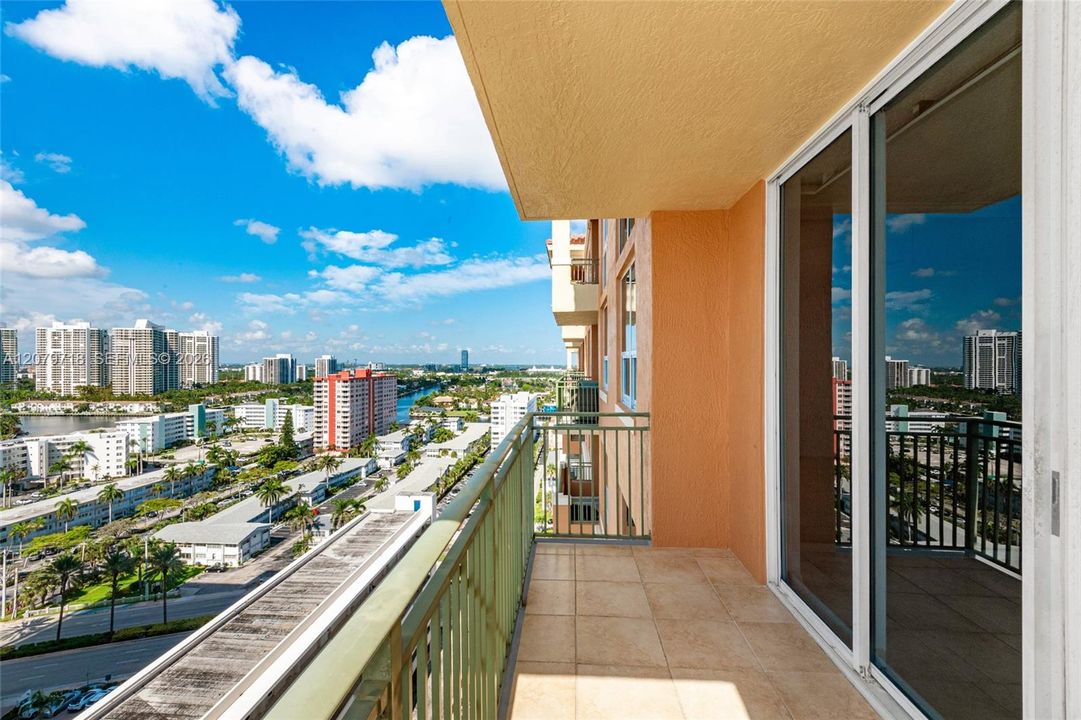 В аренду: $4,500 (2 спален, 2 ванн, 1200 Квадратных фут)