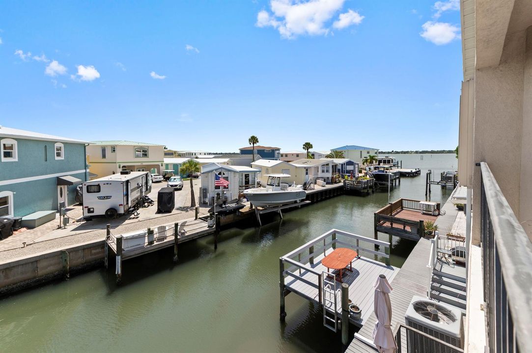 33 Dock 01