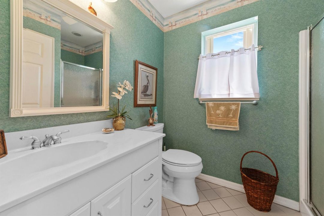21 Bathroom 01
