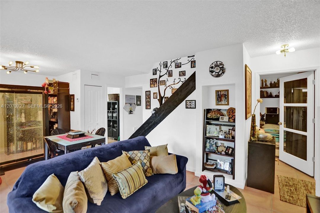 For Rent: $2,850 (3 beds, 2 baths, 1330 Square Feet)