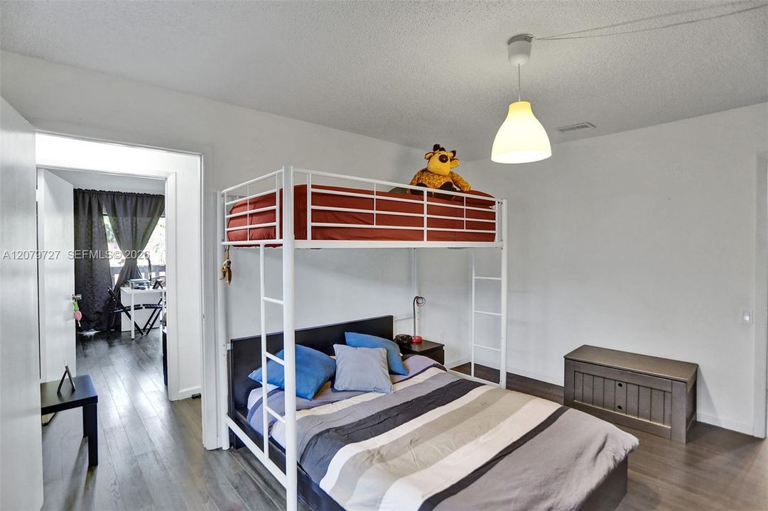 For Rent: $2,850 (3 beds, 2 baths, 1330 Square Feet)