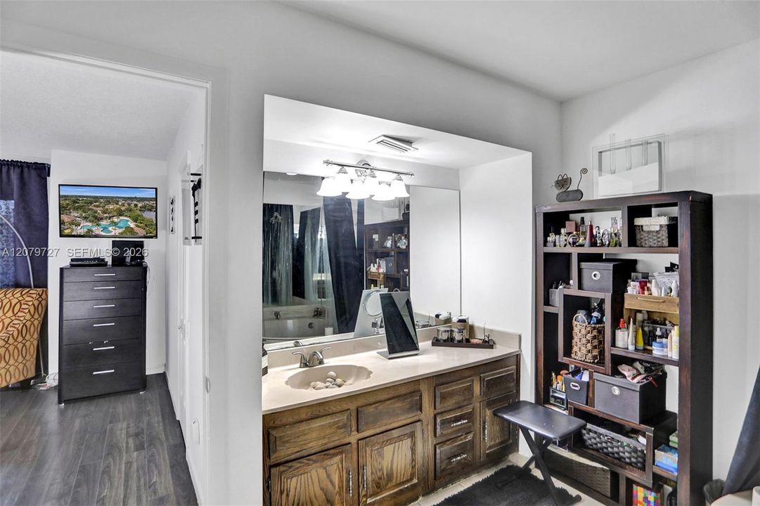 For Rent: $2,850 (3 beds, 2 baths, 1330 Square Feet)