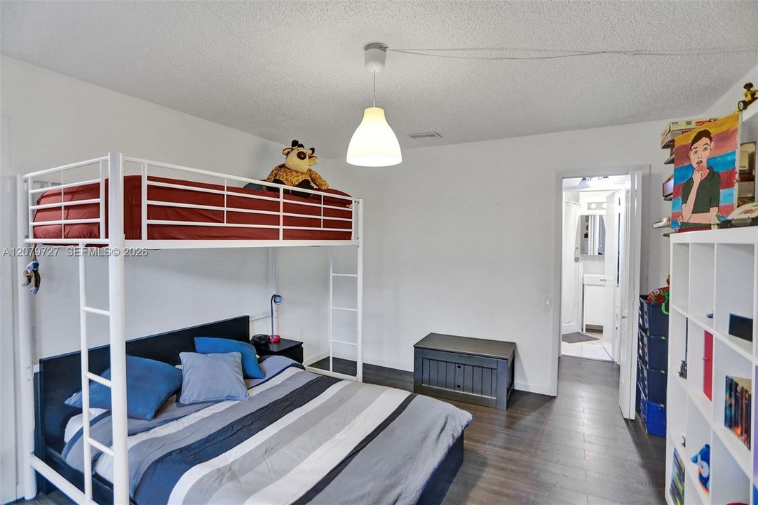 For Rent: $2,850 (3 beds, 2 baths, 1330 Square Feet)