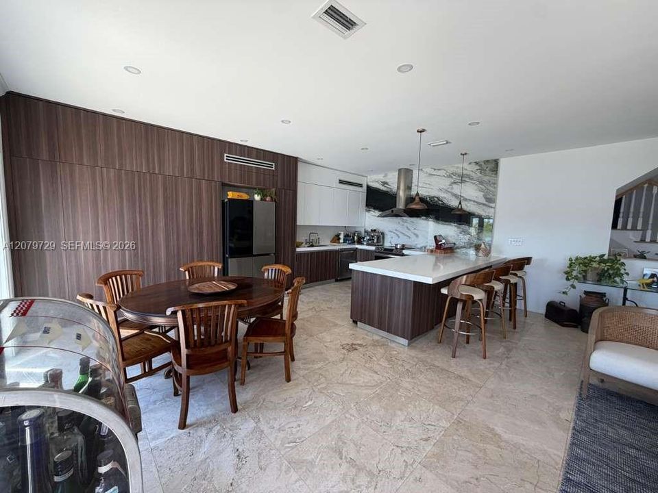 For Rent: $20,000 (3 beds, 3 baths, 2200 Square Feet)