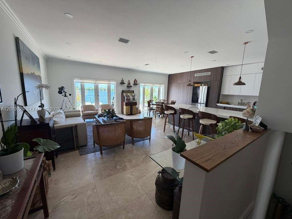 For Rent: $20,000 (3 beds, 3 baths, 2200 Square Feet)