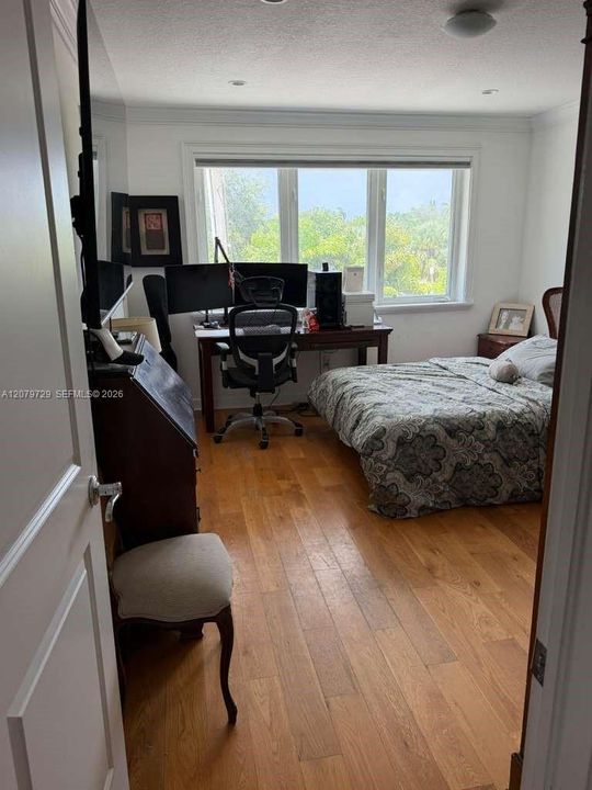 For Rent: $20,000 (3 beds, 3 baths, 2200 Square Feet)