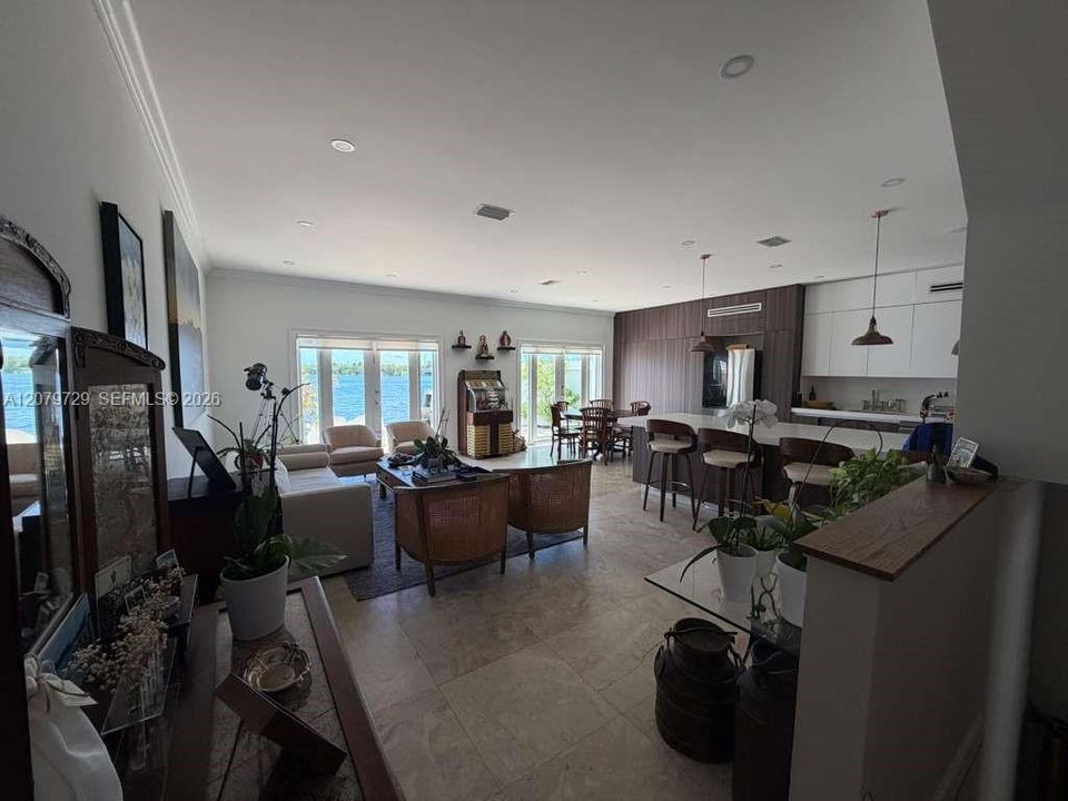 For Rent: $20,000 (3 beds, 3 baths, 2200 Square Feet)