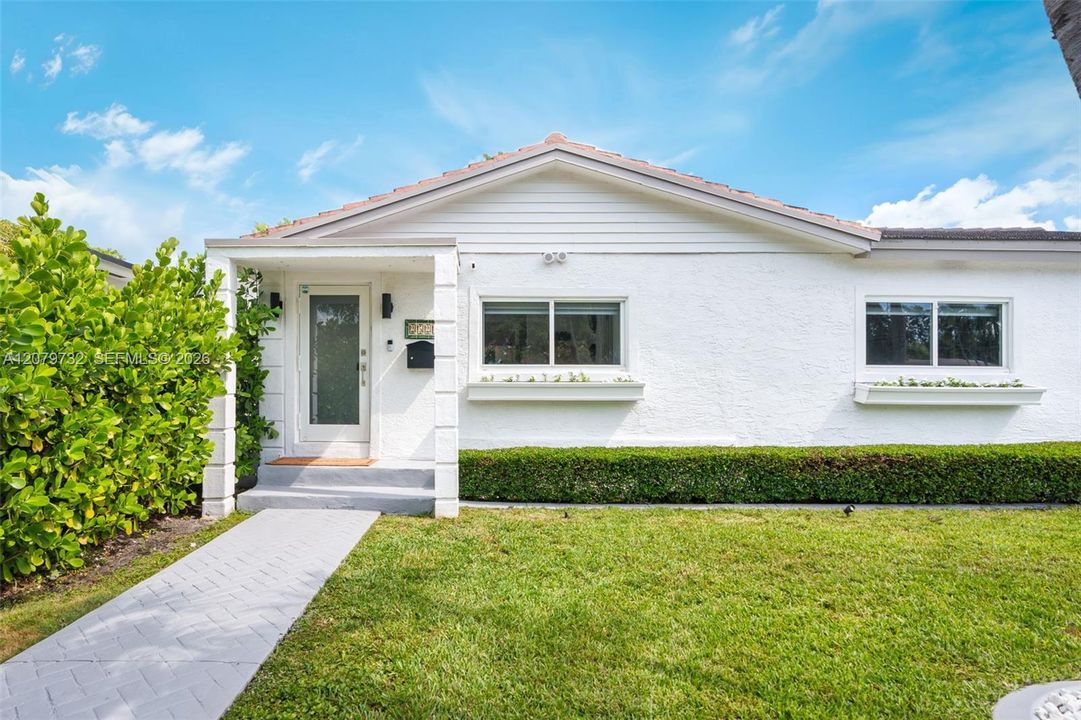 En Venta: $1,650,000 (4 camas, 3 baños, 2411 Pies cuadrados)