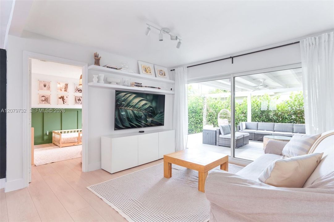 En Venta: $1,650,000 (4 camas, 3 baños, 2411 Pies cuadrados)