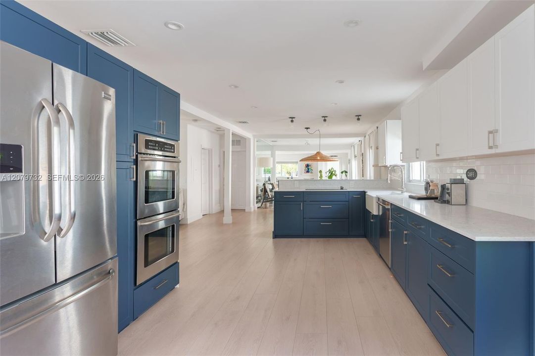 En Venta: $1,650,000 (4 camas, 3 baños, 2411 Pies cuadrados)