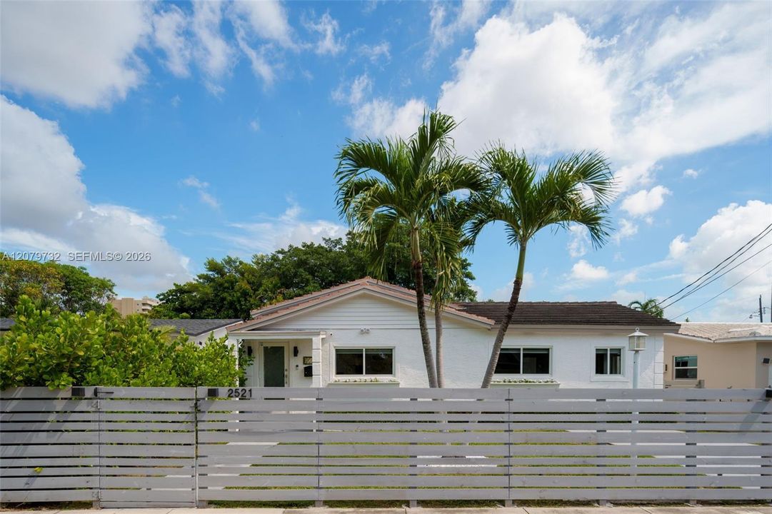 En Venta: $1,650,000 (4 camas, 3 baños, 2411 Pies cuadrados)