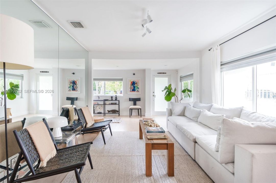 En Venta: $1,650,000 (4 camas, 3 baños, 2411 Pies cuadrados)