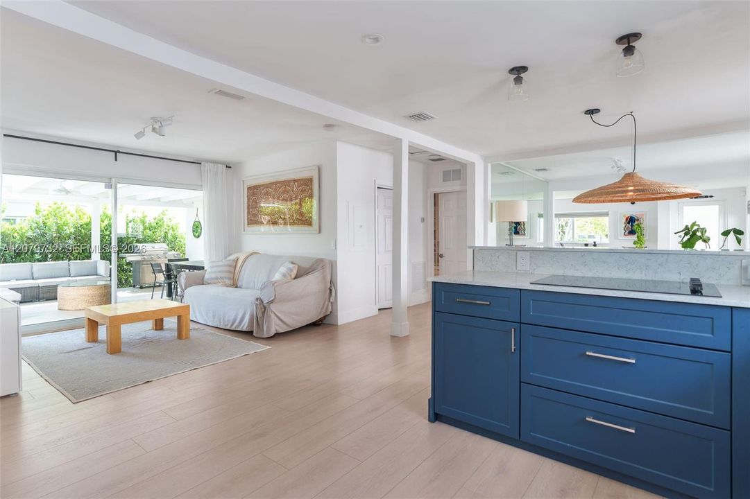 En Venta: $1,650,000 (4 camas, 3 baños, 2411 Pies cuadrados)