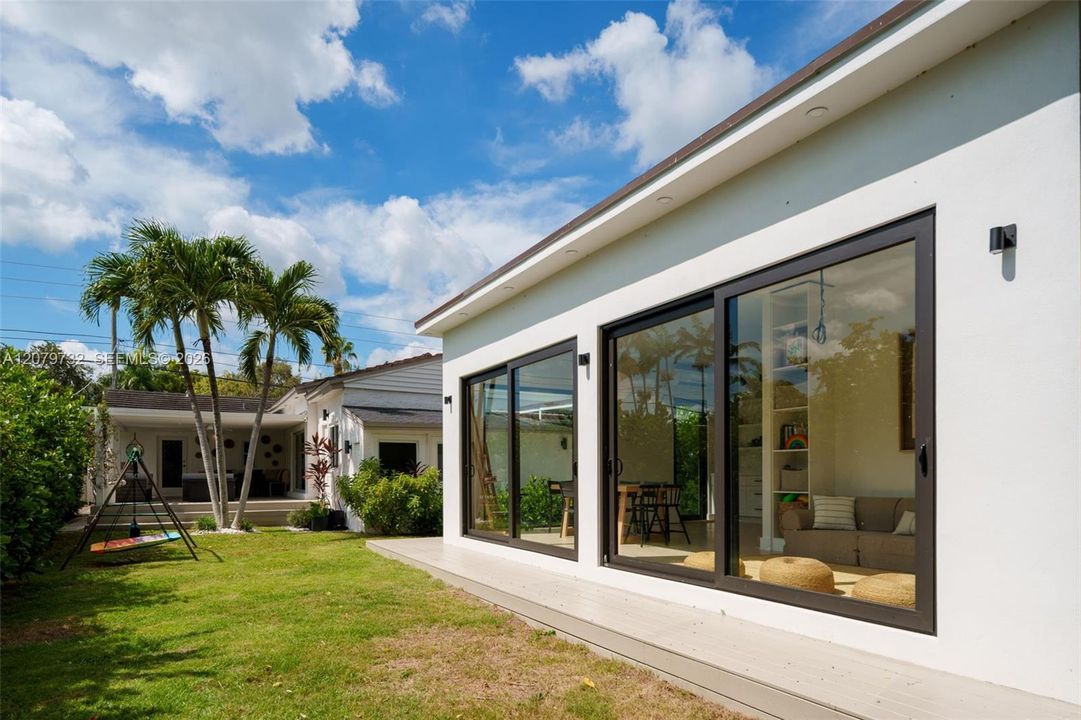 Guest house & backyard
