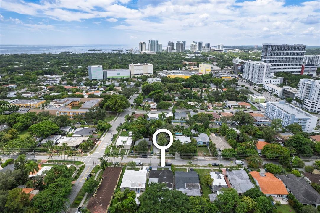 En Venta: $1,650,000 (4 camas, 3 baños, 2411 Pies cuadrados)
