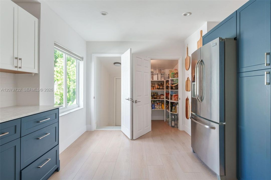 En Venta: $1,650,000 (4 camas, 3 baños, 2411 Pies cuadrados)