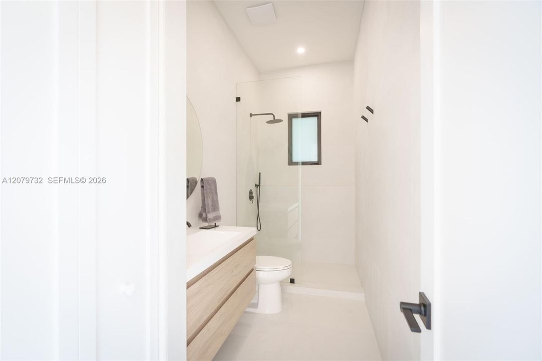 Guest house's bathroom (Bathroom #3 total)