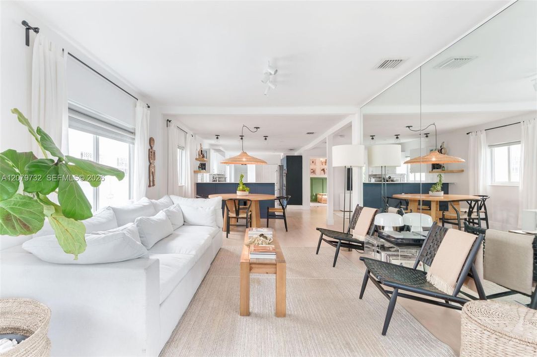 En Venta: $1,650,000 (4 camas, 3 baños, 2411 Pies cuadrados)