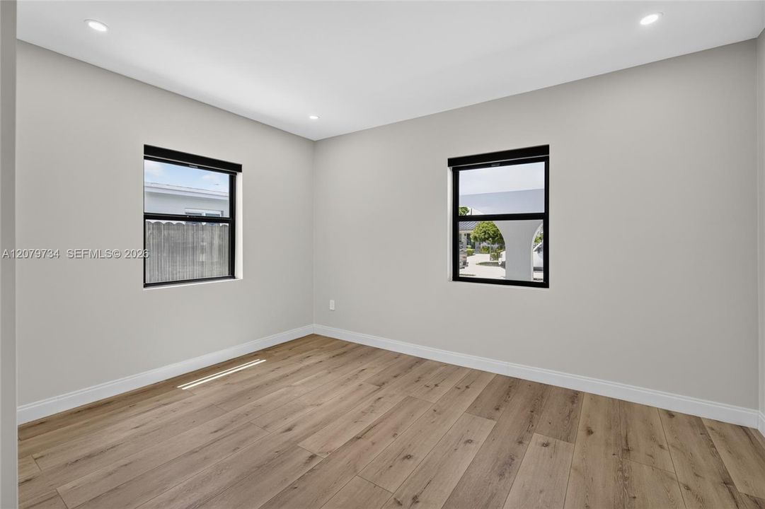 2nd bedroom