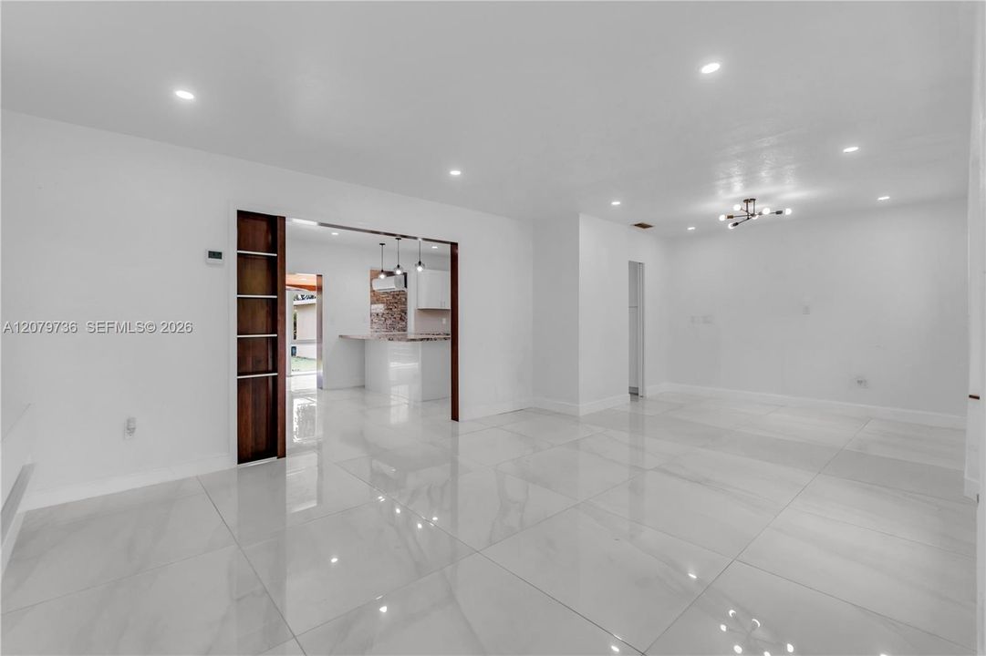 For Sale: $635,000 (2 beds, 2 baths, 1118 Square Feet)