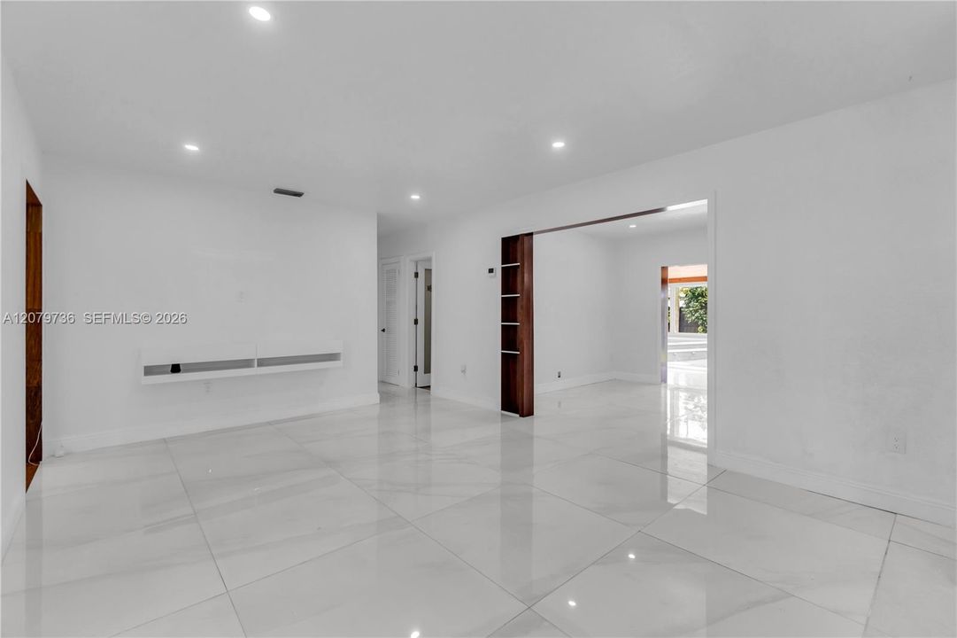 For Sale: $635,000 (2 beds, 2 baths, 1118 Square Feet)