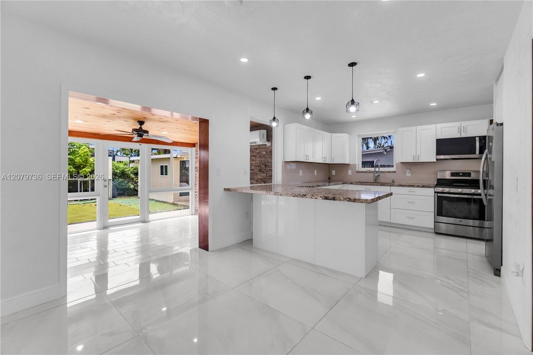 For Sale: $635,000 (2 beds, 2 baths, 1118 Square Feet)