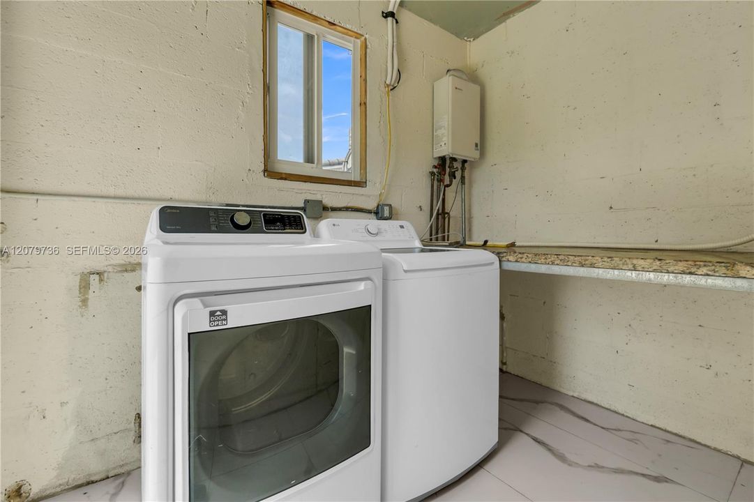 For Sale: $635,000 (2 beds, 2 baths, 1118 Square Feet)