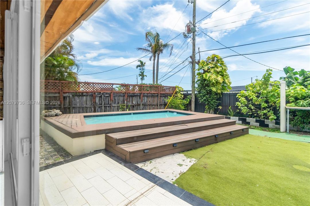 For Sale: $635,000 (2 beds, 2 baths, 1118 Square Feet)