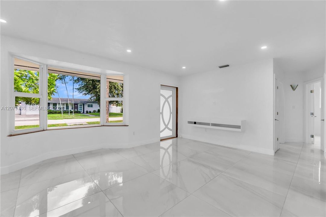 For Sale: $635,000 (2 beds, 2 baths, 1118 Square Feet)