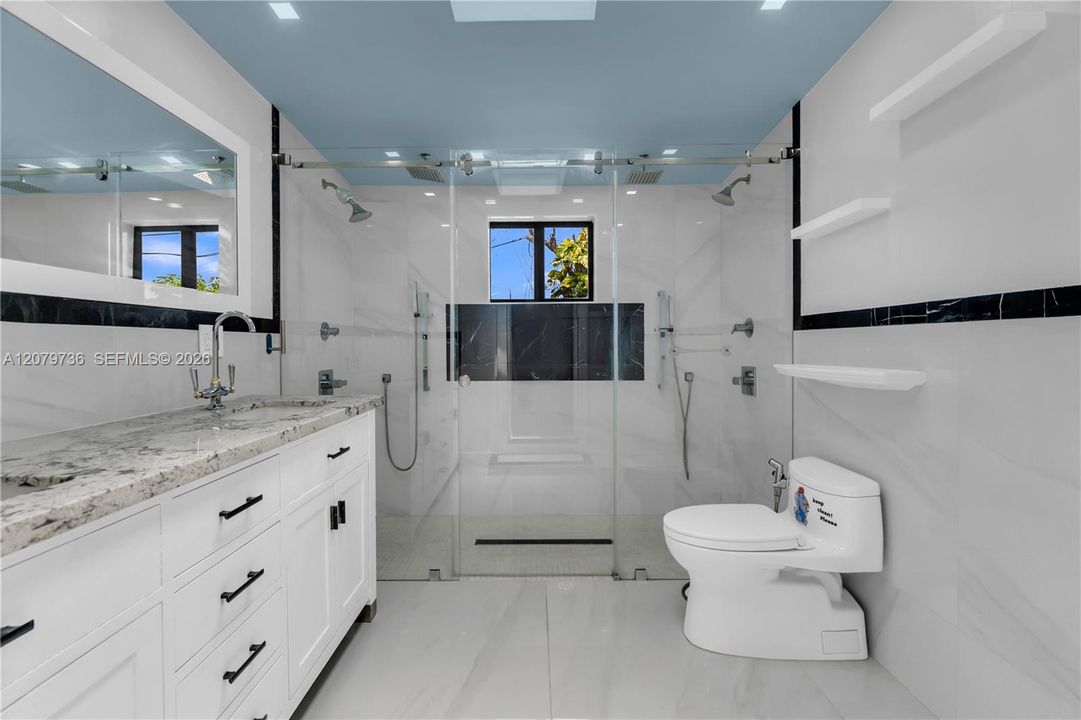 For Sale: $635,000 (2 beds, 2 baths, 1118 Square Feet)