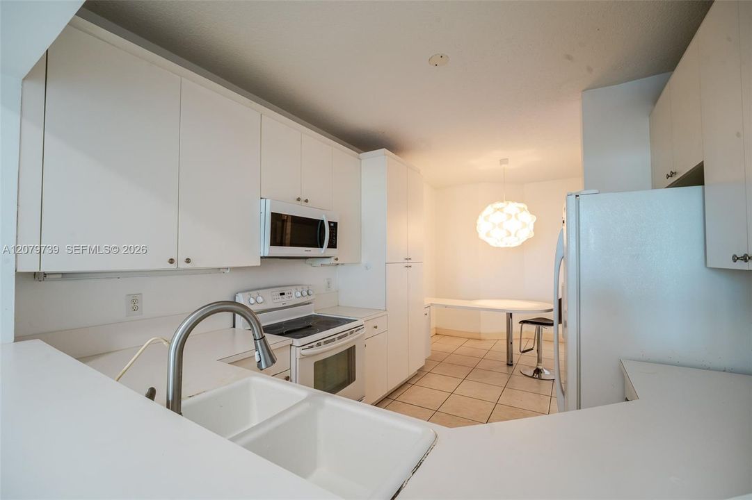 For Sale: $485,000 (3 beds, 2 baths, 1700 Square Feet)