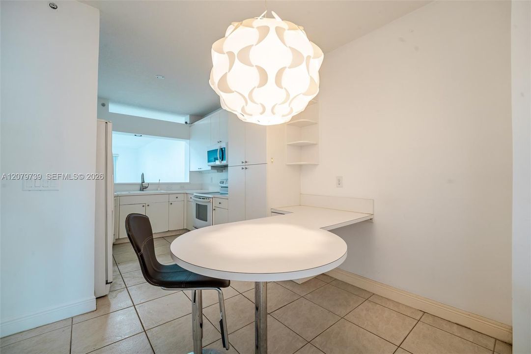 For Sale: $485,000 (3 beds, 2 baths, 1700 Square Feet)
