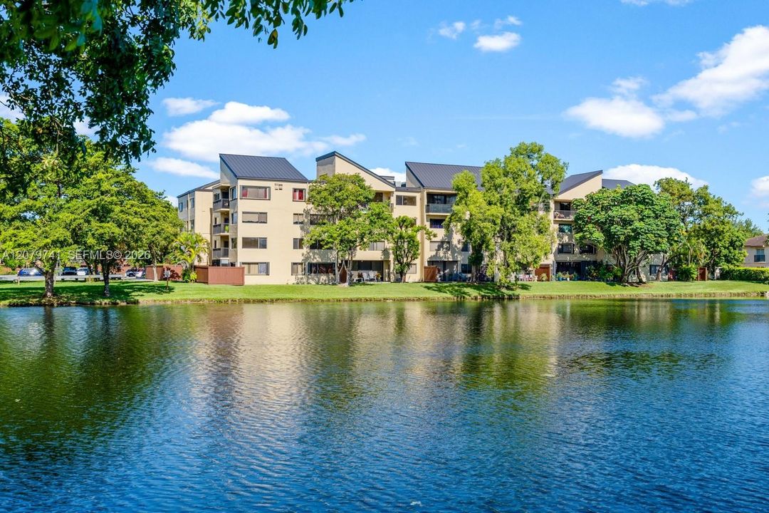 The Atriums at Snapper Village are three 4-story buildings around the like