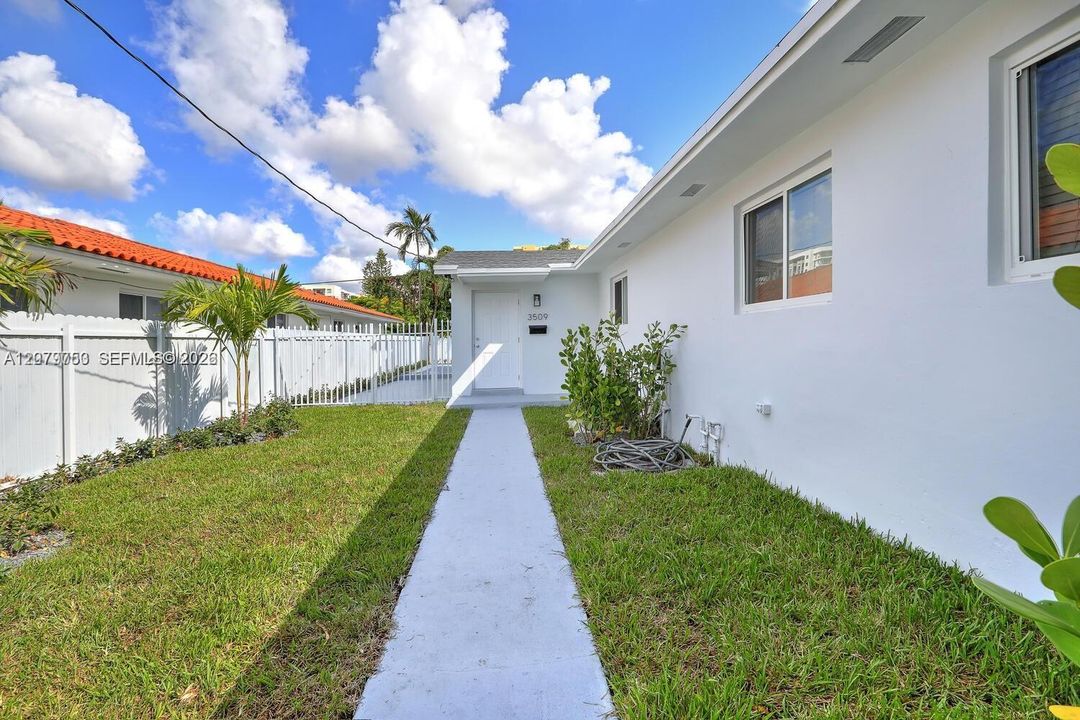 For Rent: $3,500 (2 beds, 2 baths, 1400 Square Feet)