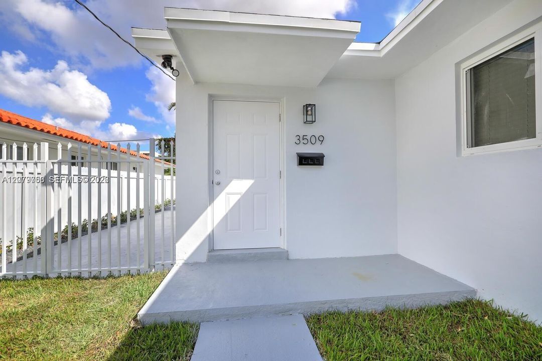 For Rent: $3,500 (2 beds, 2 baths, 1400 Square Feet)