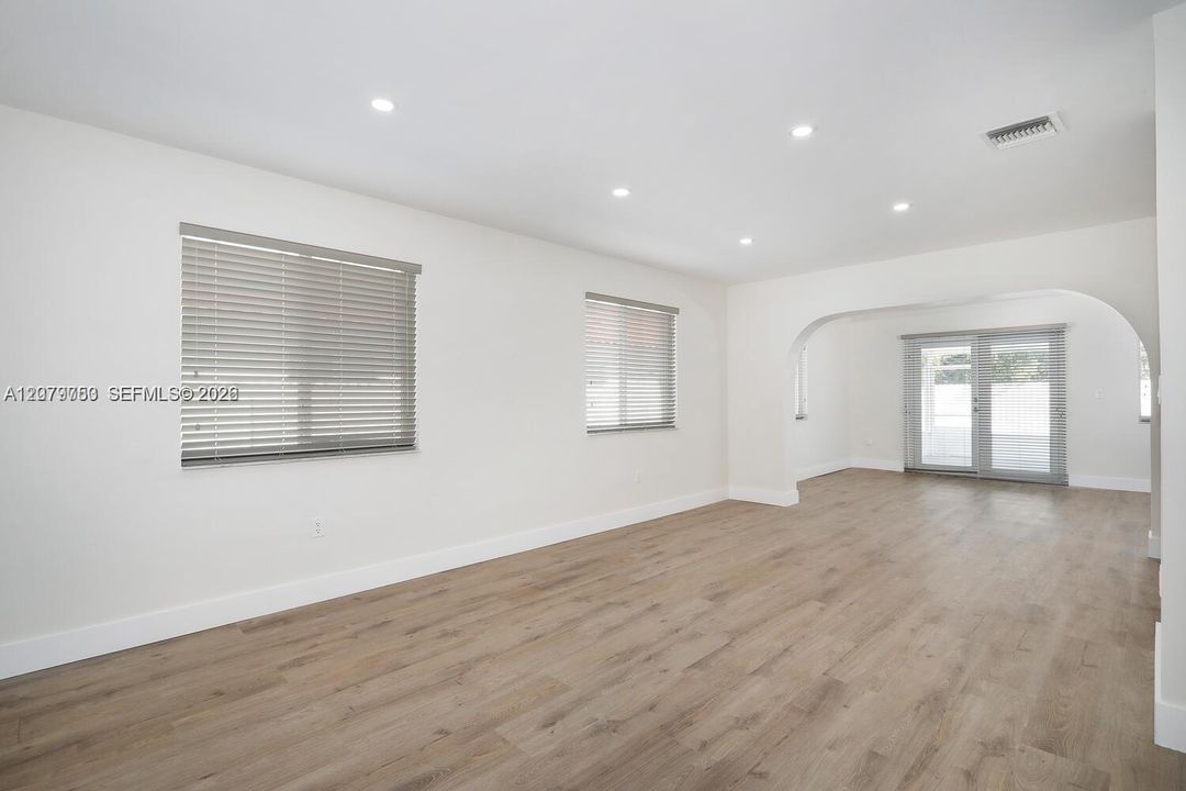 For Rent: $3,500 (2 beds, 2 baths, 1400 Square Feet)