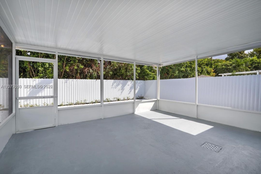 For Rent: $3,500 (2 beds, 2 baths, 1400 Square Feet)