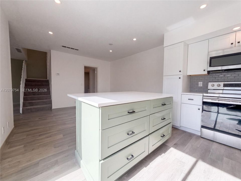 For Sale: $340,000 (2 beds, 2 baths, 1320 Square Feet)
