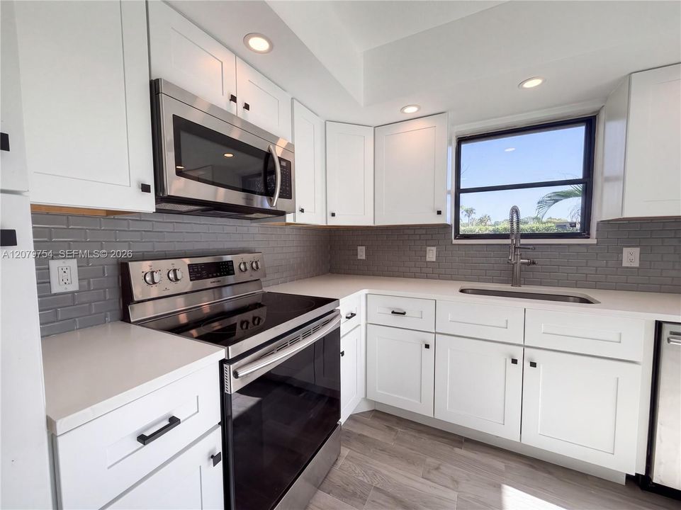 For Sale: $340,000 (2 beds, 2 baths, 1320 Square Feet)