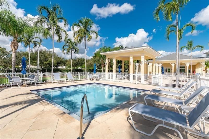 For Rent: $2,200 (3 beds, 2 baths, 1194 Square Feet)
