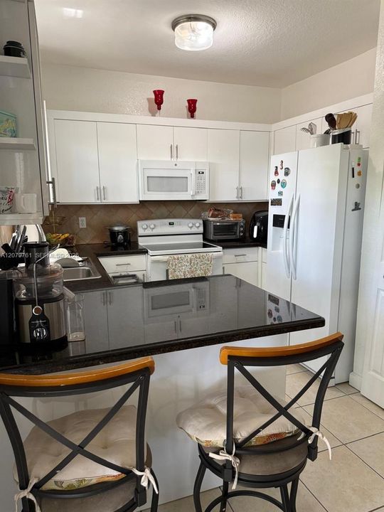 For Rent: $2,200 (3 beds, 2 baths, 1194 Square Feet)