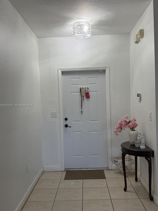For Rent: $2,200 (3 beds, 2 baths, 1194 Square Feet)